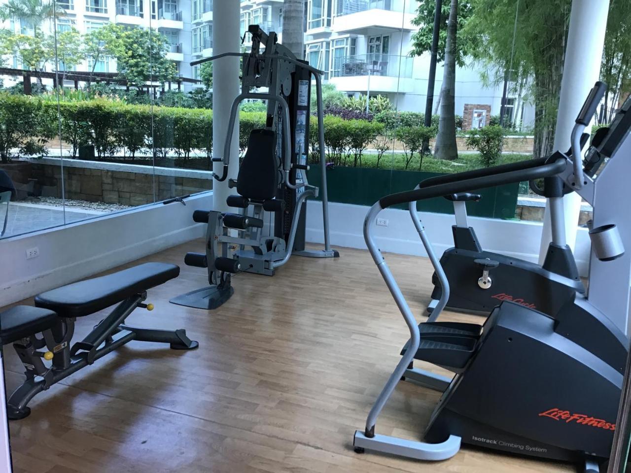 Condo At Parkside Villas Across The Airport مانيلا المظهر الخارجي الصورة